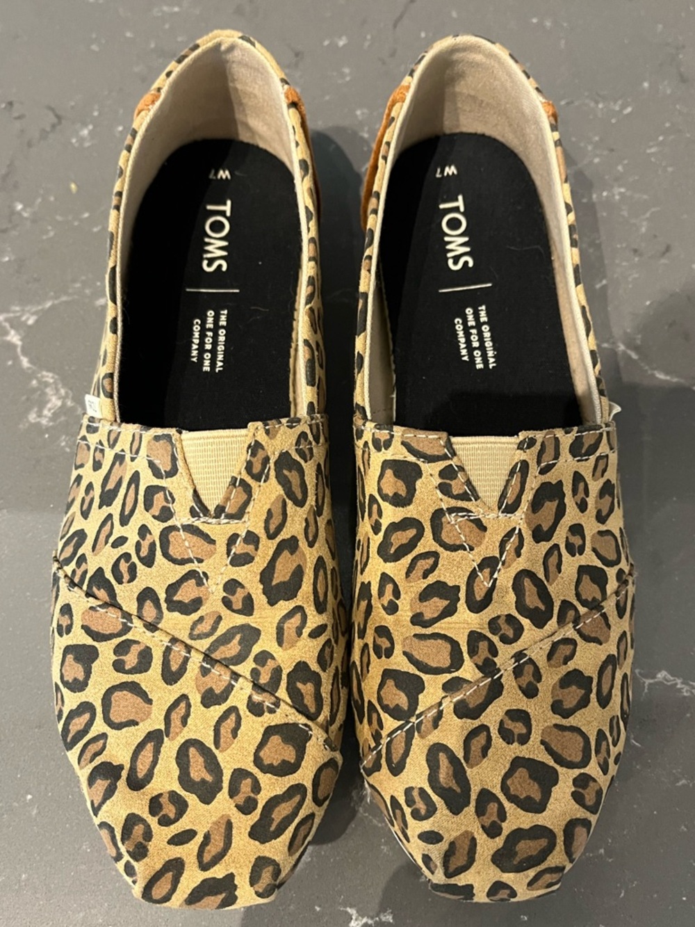 TOMS Leopard Print Slip On Flats Size 7 Women’s Gently Used